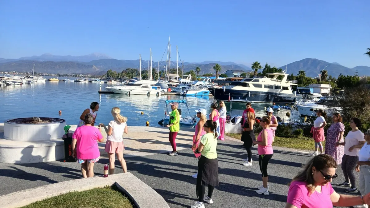 Özgecan Parkında zumba yapan kadınlar